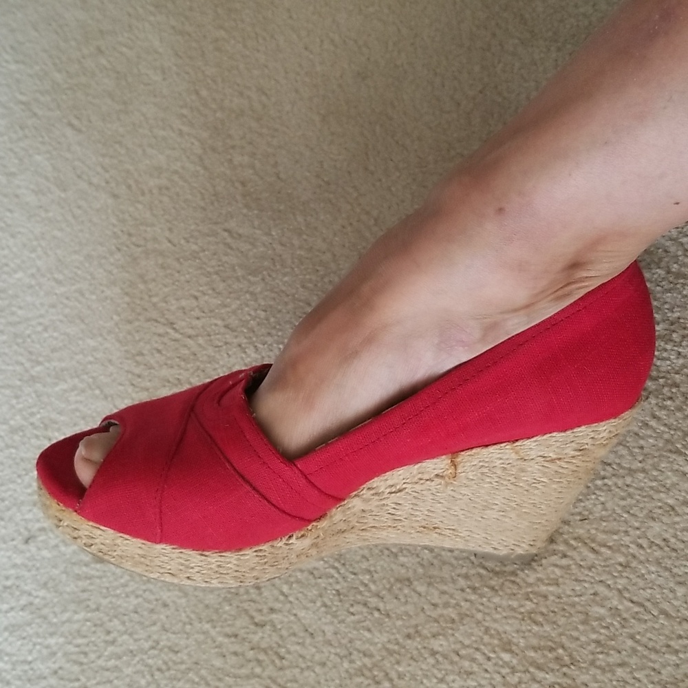 Sz 10 "Soda" Red Canvas Wedge heels